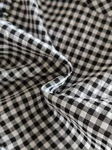 0-3岁男女宝宝经典黑白格子长袖开衫上衣搭配纯黑色长裤套装，时尚百搭，适合外出、休闲穿着和家庭聚会。