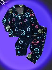 男婴睡衣 - 两件套睡衣，太空星球印花，长袖翻领睡衣上衣搭配同色长裤，海军蓝底色，四季皆宜，适合2026年假日穿着，舒适又充满节日气氛，趣味十足。本产品需要紫外线照射才能发光。 - 寶藍色 - 查看 7