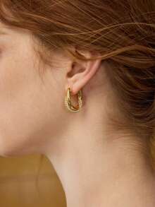 MOTF PREMIUM Bông tai khoen tròn hình chữ U mạ vàng 18K đính đá Zirconia, kiểu dáng thanh lịch. - Vàng - Xem 5