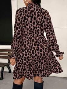 SHEIN Frenchy 大码女式豹纹立领长袖连衣裙，秋冬款，豹纹灯笼袖荷叶边下摆系带连衣裙 - 粉色 - 查看 3