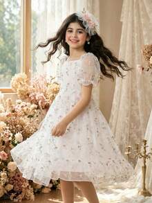 SHEIN 女童优雅公主裙，精致花卉印花装饰，方领泡泡袖，收腰喇叭形X型廓形，可爱公主风连衣裙 - 白色 - 查看 7
