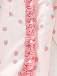 SHEIN 3件套新生女宝宝套装，草莓印花长袖连体衣，双面襁褓毯，甜美可爱，适合作为新生儿礼物或婴儿洗礼礼物