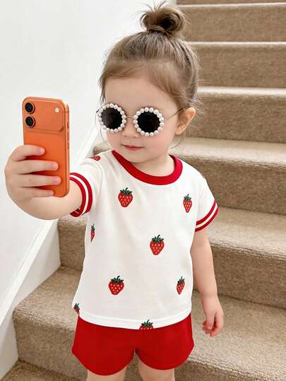 2pcs/Set Baby Girls' Strawberry Fruit Print T-Shirt And Red Shorts Set, Casual Sports Outfit, Suitable For Outings, Outdoor Activities, Daily Casual Wear, Strawberry & Fruit Elements, Fit For Spring/Summer, Fit For 6M-3T