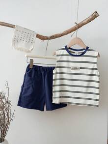 SHEIN Set de 2 piezas de top sin mangas con estampado de rayas y shorts de unicolor, casual y cómodo para niños pequeños - Azul Marino - Ver 6