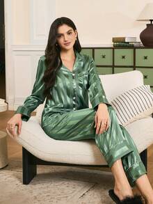 Elegant & Luxurious French Style Comfortable Striped Jacquard Satin Contrast Trim Lapel Button Front Loose Casual Women Pajama Set - Green - View 4