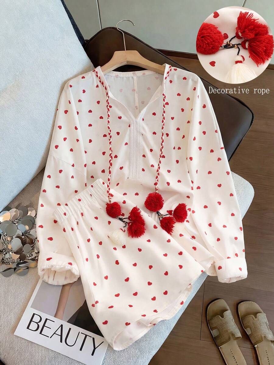 GlowEve CURVE 大码女式爱心印花流苏春夏新款套装；V领长袖罩衫，饰有编织绳爱心图案，宽松舒适，搭配休闲短裤，两件套 - 彩色 - 查看 1