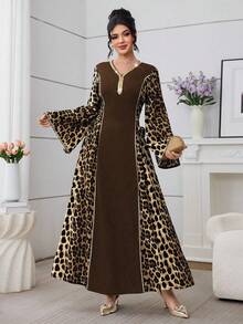 Al Najma كارديجان طويل أنيق بياقة على شكل حرف V مزخرف بطبعة جلد النمر ذو أكمام طويلة ومزين بخرز، مرشق وأنيق - قهوة بني - مشاهدة 4