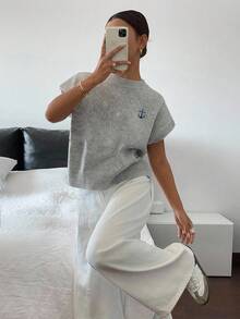 休闲简约风蓝色锚图案刺绣Logo灰色短袖针织轻薄上衣，百搭复古航海风，适合春夏穿着。 - 灰色 - 查看 4