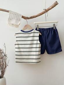 SHEIN Set de 2 piezas de top sin mangas con estampado de rayas y shorts de unicolor, casual y cómodo para niños pequeños - Azul Marino - Ver 2