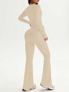 Sovereign Charm 三件套女士运动套装，包括抽绳长袖T恤、前褶吊带背心和高腰喇叭运动裤，适合日常休闲穿着、跑步、瑜伽、健身、网球等各种运动，四季皆宜。 - 卡其色 - 查看 6