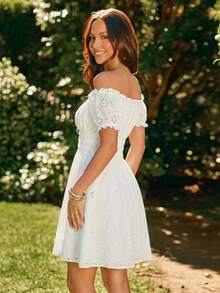 KARISMINA Đầm nữ thanh lịch tay phồng trễ vai thêu họa tiết, dáng xòe rộng với eo chun, độ co giãn tốt, thích hợp cho ngày Valentine. - trắng - Xem 3