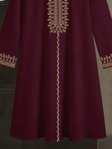 SHEIN 少女款可爱、优雅、复古、别致的长袖长袍，饰以金色蕾丝印花，酒红色，适合春夏、节日、庆典等场合，尽显优雅气质。 - 白色 - 查看 5