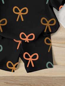 一套女童可爱彩色蝴蝶结印花圆领短袖T恤和针织紧身短裤套装，女童休闲短袖套装，带蝴蝶结短裤，日常穿着