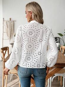 EMERY ROSE 女士镂空刺绣缺口领纽扣长袖衬衫 - 白色 - 查看 2