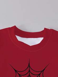 GraphicGems 1 套幼儿男孩酷炫蜘蛛网和蜘蛛图案红色 T 恤和黑色短裤，轻便服装，适合日常玩耍和装扮，春夏季节的亮眼之选 - 彩色 - 查看 3