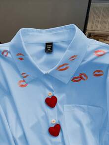 GlowEve CURVE Áo sơ mi dài tay cài một hàng khuy, túi hông, in hình môi, cỡ lớn dành cho nữ. - Màu xanh lam - Xem 4