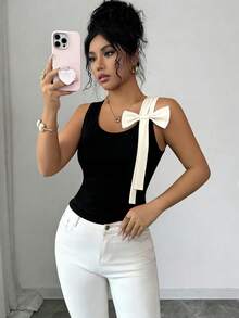 Franclia Áo tank top lệch vai, thắt nơ, hở lưng, phối màu đen và mơ dành cho nữ, thích hợp cho mùa xuân và hè. Áo có chất liệu vải đen ôm sát, điểm nhấn là chiếc nơ lớn màu be ở một bên. Kiểu dáng đơn giản nhưng thanh lịch và cá tính, phù hợp cho hẹn hò và những buổi đi chơi thường ngày. Đặc điểm sản phẩm: Áo tank top phối màu dành cho nữ, áo lệch vai thắt nơ, áo tank top hở lưng phong cách thanh lịch và cá tính, áo tank top đa năng cho hẹn hò, áo tank top cá tính thường ngày. - Nhiều màu - Xem 6