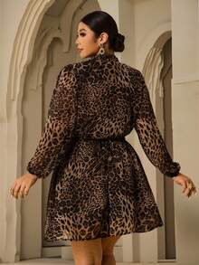 SHEIN CURVE+ 大码女式雪纺豹纹长袖连衣裙，V领系腰A字短款连衣裙，秋冬叠穿连衣裙 - 彩色 - 查看 2