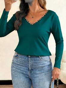 Vionelle Stylish Plus Size Plain Green Long Sleeve T-Shirt Featuring Deep V Neck And Leopard Print Bow Split Back Detail - Green - View 4