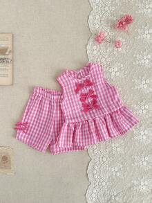 SHEIN Conjunto de Colete e Shorts com Laço Xadrez para Bebê Menina - Rosa chiclete - Visão 4