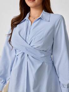Solflare Vestido casual de y verano 2026, adecuado para salidas, fiestas, citas, cumpleaños, festivales de música, vuelta al colegio, viajes, San Valentín, Año Nuevo, uso en múltiples ocasiones, se puede usar como prenda exterior o en capas, a rayas azul y blanco, con detalle de nudo delantero, vestido camisa corto, tallas grandes - Azul y blanco - Ver 4