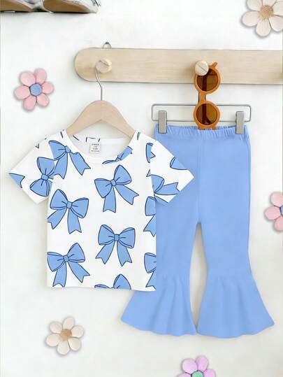 SHEIN 2件套女婴时尚简约蝴蝶结印花短袖T恤和蓝色喇叭裤套装，适合夏季外出穿着