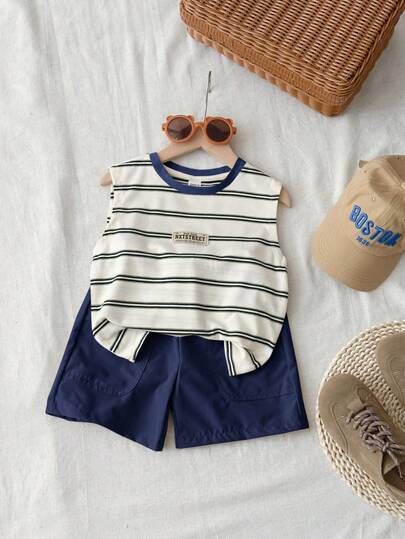 SHEIN Bộ 2 món cho bé trai, kiểu dáng thường ngày, thoải mái, đa năng, gồm áo không tay in sọc và quần short màu trơn.