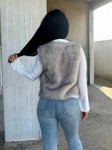 Vassilux 女士纯色前开蓬松背心夹克（冬季） - 杏色 - 查看 2