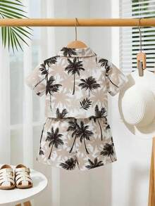SHEIN Playful Pals 2件組男嬰熱帶植物與椰子樹印花短袖按扣襯衫與短褲套裝 米色夏季波西米亞風度假節日海灘嬰兒套裝 - 杏色 - 查看 3