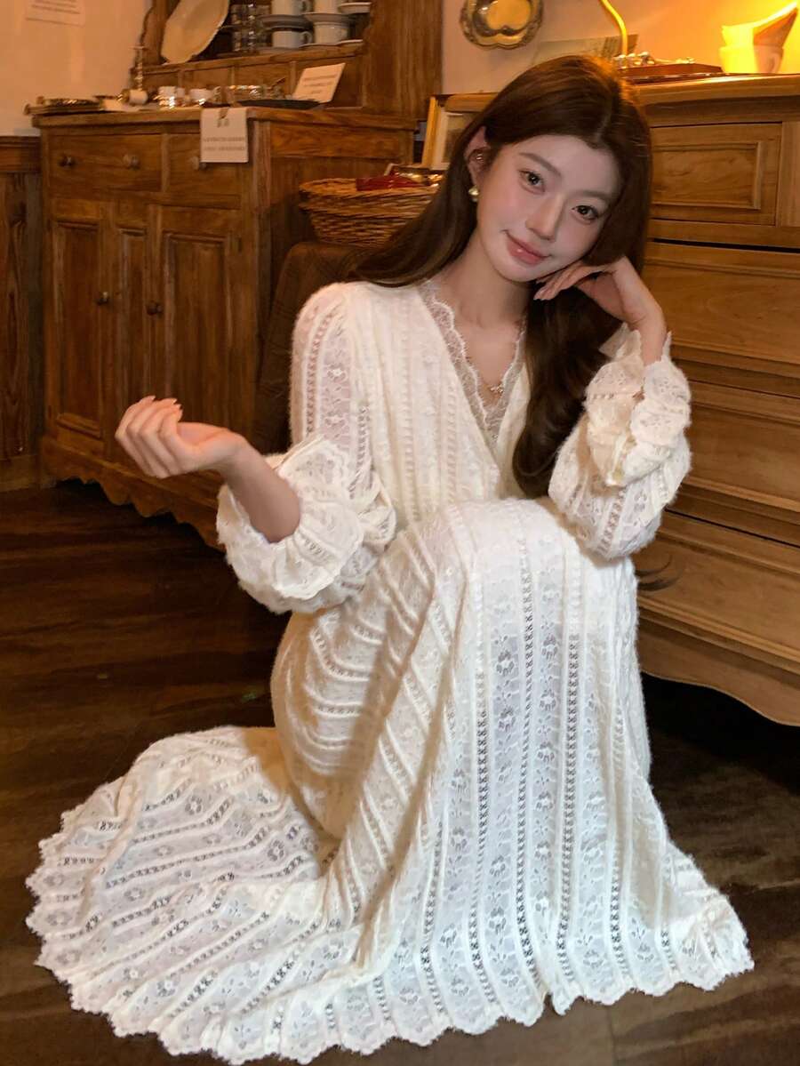 DAZY 女士V领蕾丝装饰韩版纯色长袖系腰中长连衣裙 - 米色 - 查看 1