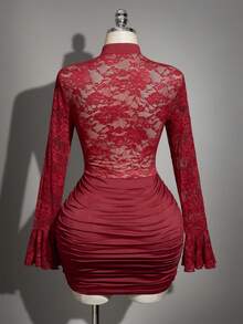 SHEIN ICON 大码Y2K深V领优雅蕾丝连衣裙，荷叶边喇叭袖修身蕾丝旗袍，适合新年派对、中国新年、新年装扮、宴会、聚会、约会等场合 - 酒紅色 - 查看 2