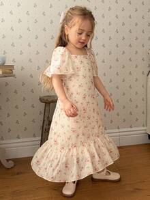 DAZY Young Girl Ditsy Floral Square Collar Puff Sleeve Ruffle Hem Cute Dress