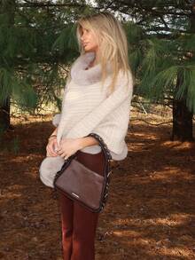 Sydney Algeri 高领毛绒边蝙蝠袖斗篷毛衣，长袖上衣 - 杏色 - 查看 6