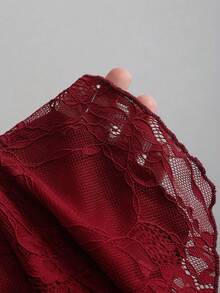 Sweetra Nuevo vestido de fiesta elegante y sexy de mini longitud con cintura ceñida, bajo asimétrico de encaje, escote en V y espalda descubierta, color rojo vino - Burdeos - Ver 5
