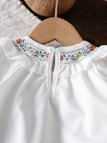 SHEIN 女婴碎花荷叶边泡泡袖上衣和喇叭裤套装 - 白色 - 查看 8