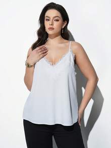 Maija 加大码白色蕾丝拼接吊带背心，优雅浪漫，时尚舒适，宽松V领可调节细肩带，适合度假、商务休闲、户外穿着。白色蕾丝吊带背心，蕾丝边饰，白色吊带背心，白色上衣，曲线白色上衣，圣帕特里克节女士复活节夏季复活节女士派对上衣，海滩夏季假期，女士度假，夏季女士外出，毕业典礼。 - 白色 - 查看 5