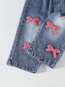 Genkimix Kids 女童可爱牛仔裤，春秋/秋冬款，浅蓝色牛仔布，粉色蝴蝶结刺绣设计，宽松直筒裤型，面料柔软舒适，适合上学、通勤、日常穿着。 - 淺色水洗藍 - 查看 3