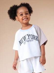 Set coordinato di due pezzi composto da maglietta crop con stampa del testo "SUMWON New York" e pantaloncini abbinati, con maniche corte, adatto per l'abbigliamento casual estivo e le vacanze - Multicolore - Visualizzare 6