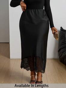 SHEIN PETITE CURVE Chân váy midi cạp trễ phối ren satin trơn cỡ lớn - màu đen - Xem 1
