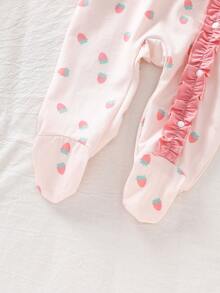 SHEIN 3件套新生女宝宝套装，草莓印花长袖连体衣，双面襁褓毯，甜美可爱，适合作为新生儿礼物或婴儿洗礼礼物