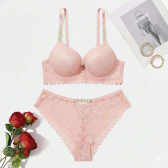 Miss Miriam Cordinado de Lenceria, Diseño Sensual de Encaje, Aplique de Metales Brillosos, Calidad Premium.