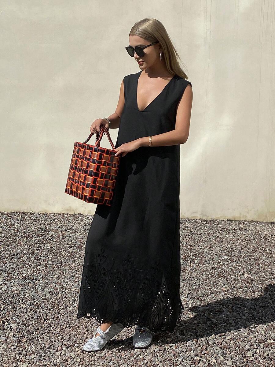 Livesso 女士宽松休闲镂空刺绣连衣裙，适合音乐节、情人节、婚礼、海滩度假等场合，深V领无袖设计，春夏款 - 黑色 - 查看 1