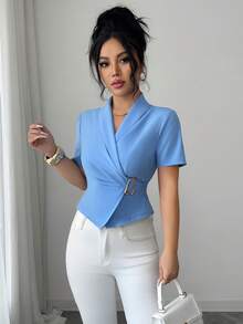 Elenzga 女士立领短袖褶皱不对称金属装饰修身腰部蝴蝶结后背通勤优雅休闲时尚新款蓝色衬衫 - 藍色 - 查看 3