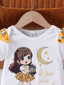 SHEIN 2件套女婴男女通用新生儿0-3岁月亮图案白色短袖连体衣搭配黄色玫瑰印花蝴蝶结装饰松紧腰裤套装，春夏款，适合节日、派对、度假等场合。可爱套装，女婴裤装，女婴套装，2件套女婴可爱复古风格阿拉伯风童装，可爱婴儿套装，女婴服装。 - 彩色 - 查看 4
