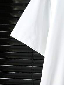 SHEIN 2件套青少年男童短袖圆领T恤+口袋短裤套装 - 彩色 - 查看 3