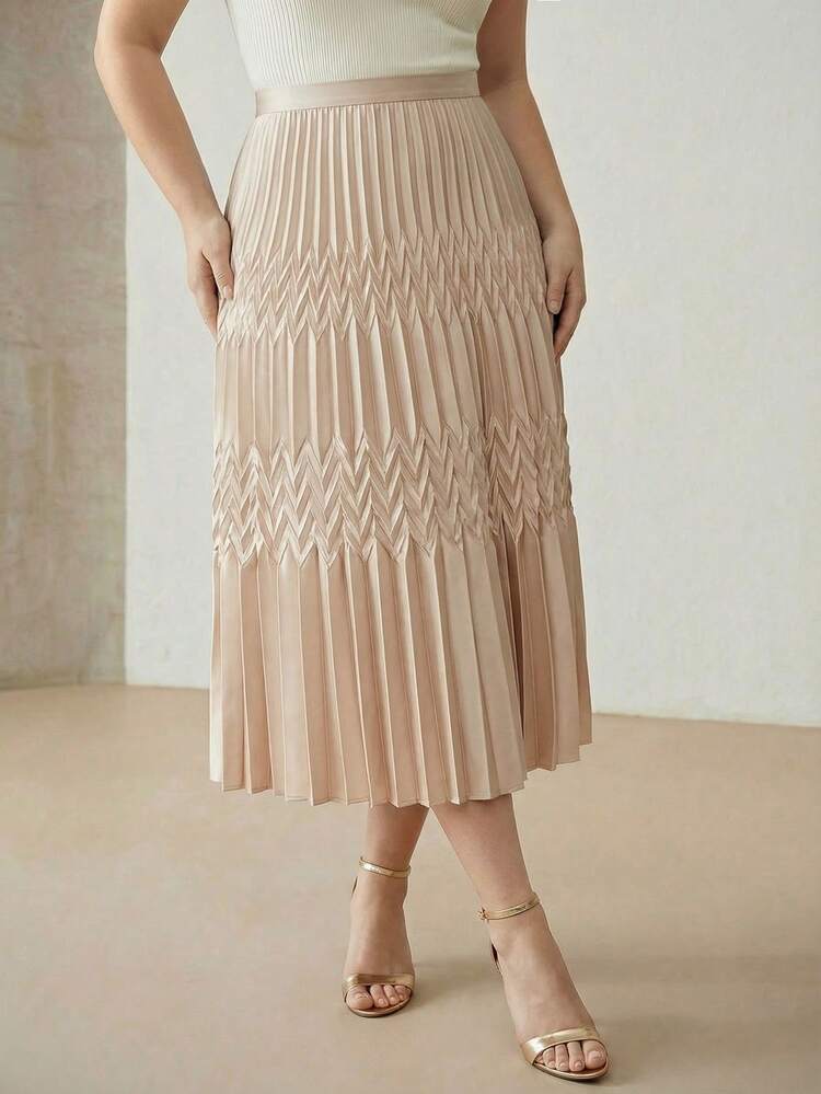 SAIA DE CETIM PLISSADA ASSIMÉTRICA PLUS SIZE, PRIMAVERA/VERÃO