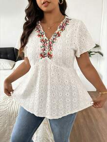 SHEIN Frenchy Kaos Wanita Ukuran Besar Motif Tie Dye Bunga Leher V dengan Patchwork Renda dan Tekstur - Aprikot - View 7