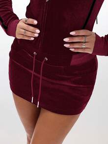 BABYPHAT Váy ngắn trùm đầu nhung có khóa kéo phía trước, tay dài ôm sát, eo rút dây, mặc đi chơi mùa thu đông - Màu Đỏ Sâu - Xem 5