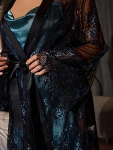 SilkySpell 1 áo choàng dài tay phối ren phối màu cỡ lớn dành cho nữ + 1 áo ngủ hai dây ren và satin cỡ lớn dành cho nữ - Nhiều màu - Xem 3