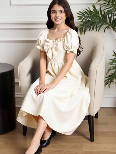 Damklänning med enfärgad rosettdekor och puffärm, veckad framsida, lämplig för utomhusbruk, inomhusbruk och skolbruk, mjukt och bekvämt tyg, söt och oskyldig stil, lämplig för sommaren